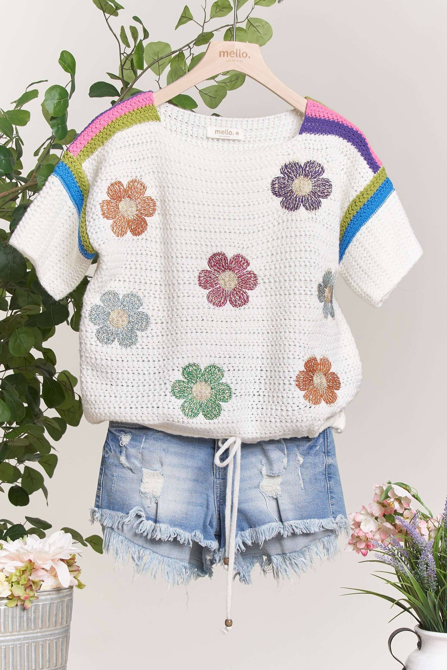 white daisy short sleeve sweater